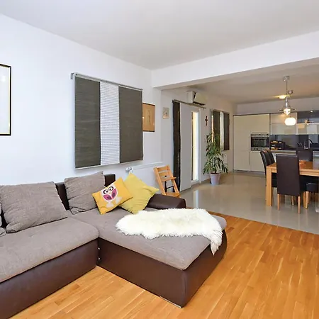 Villa 841