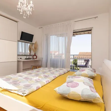 841 * Kaštela